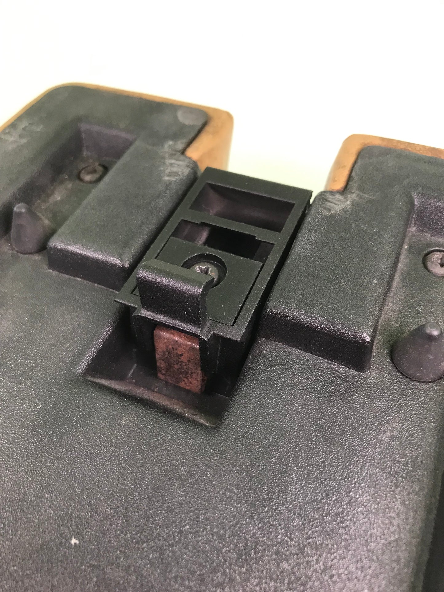 Jeep Cherokee Xj MJ Comanche 1984-1996 Center Console Latch With Retainer Black